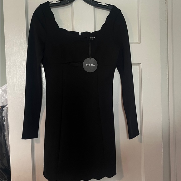 Storia Black scallop long sleeve mini dress NWT SZ small - Picture 2 of 5